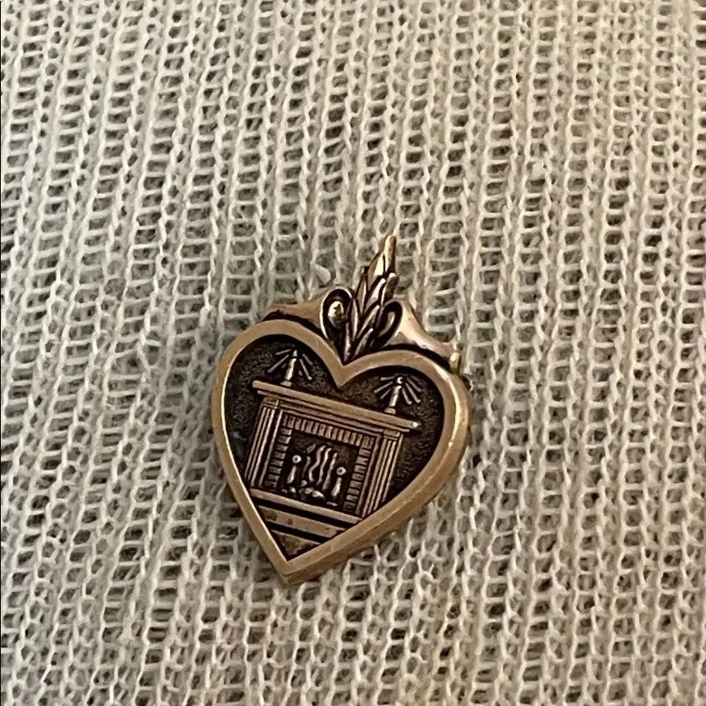 Betty Crocker Heart and Hearth Pin Homemaker of Tomorrow Gold Tone FHA Club